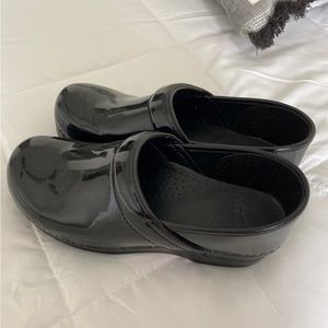 Black Danskos 40